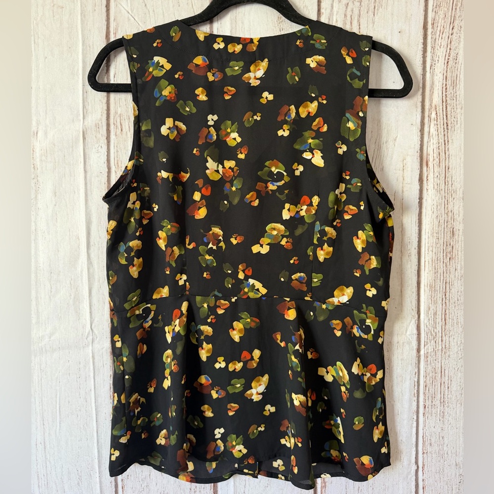 CAbi Flamo Floral Sleeveless Button Front V-Neck Blouse - Small - Picture 4 of 4